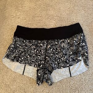 Lululemon Chase Me Short *SW 2017 Seawheeze - WBCO / BLK